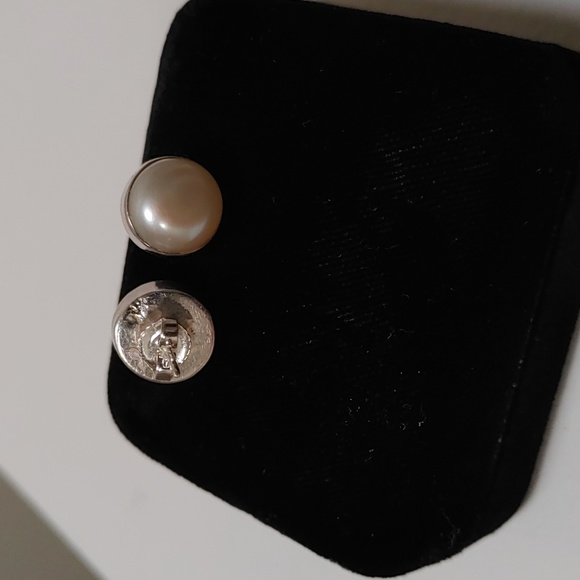 Classic Sterling Silver Pearl earings - Picture 2 of 3